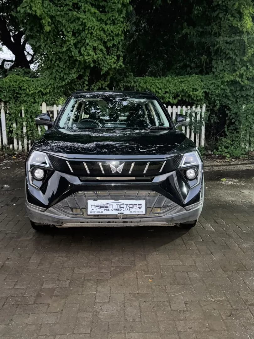 MAHINDRA XUV 3XO AX5 PETROL AUTO