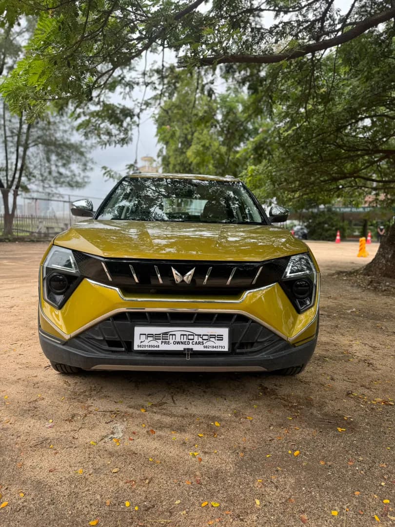 MAHINDRA XUV 3XO AX5 PETROL AUTO