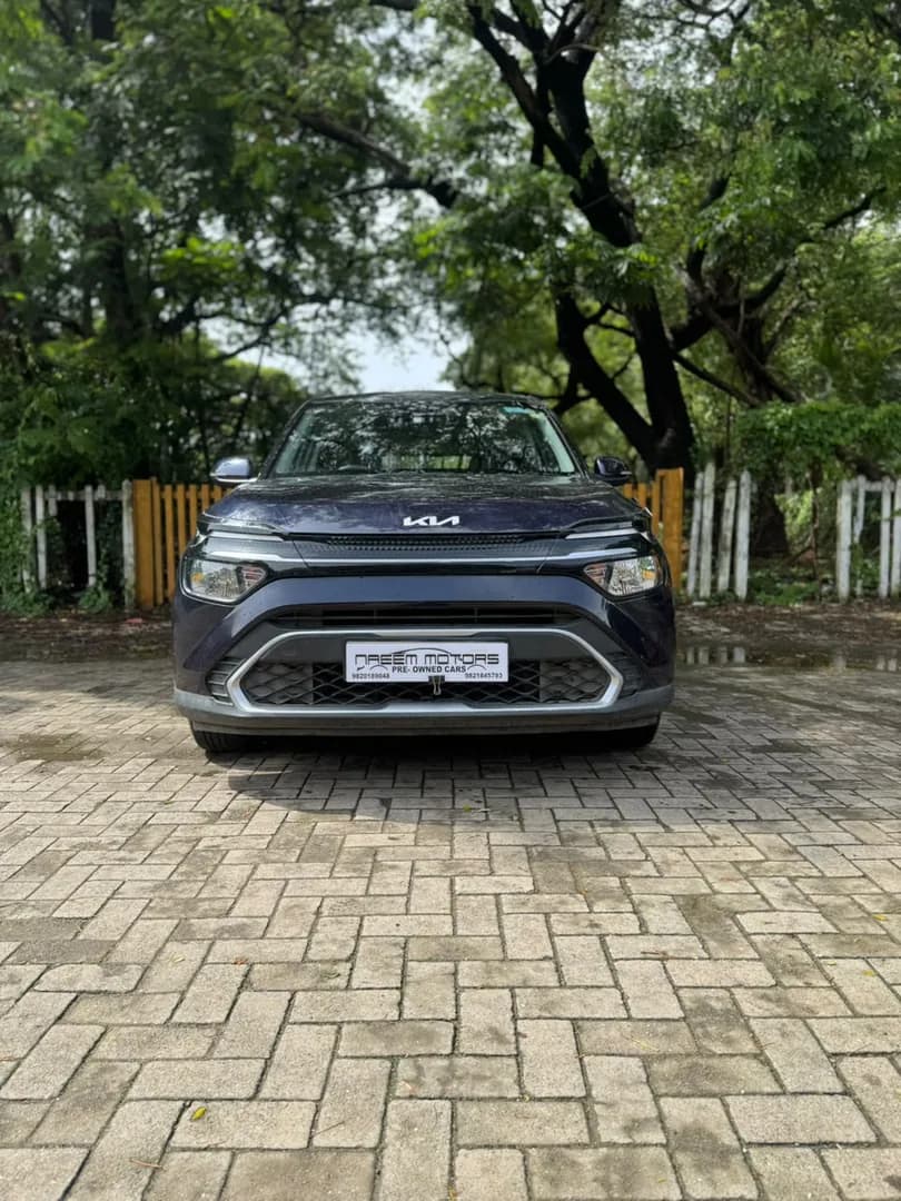 KIA KIA CARENS PREMIUM(O) PETROL MANUAL